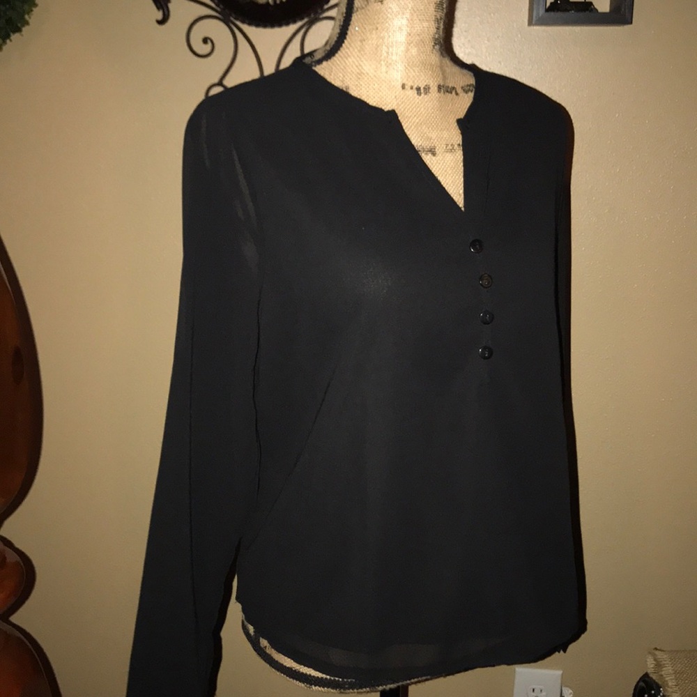 NWOT beautiful back blouse - Picture 6 of 8